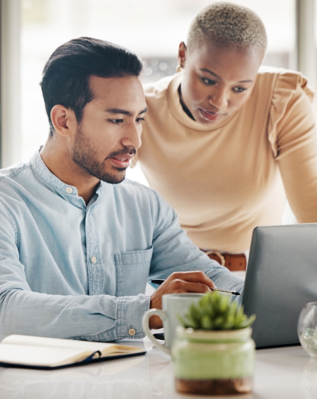Focused professionals discussing global strategy in a modern workspace, symbolizing Farsi linguistic services