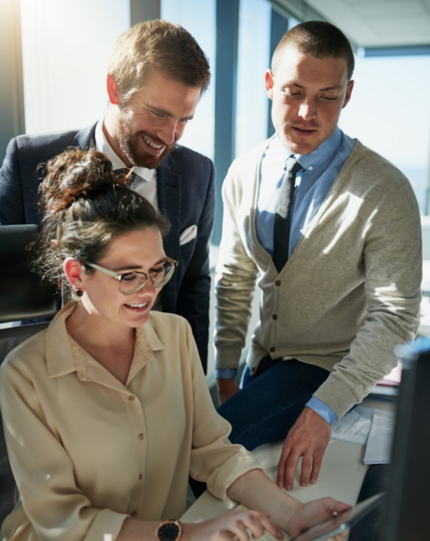 Professional duo analyzing data on a laptop, illustrating Romanian linguistic and business services